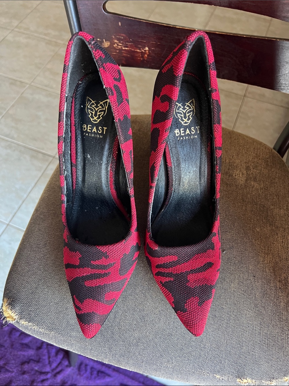 BEAST Fashion Women's Red & Black Pointed Toe Pumps